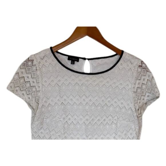 Talbots Top Women 6 White Lace Eyelet Mature Office Workwear Cotton‎ Lyocell - Picture 2 of 7
